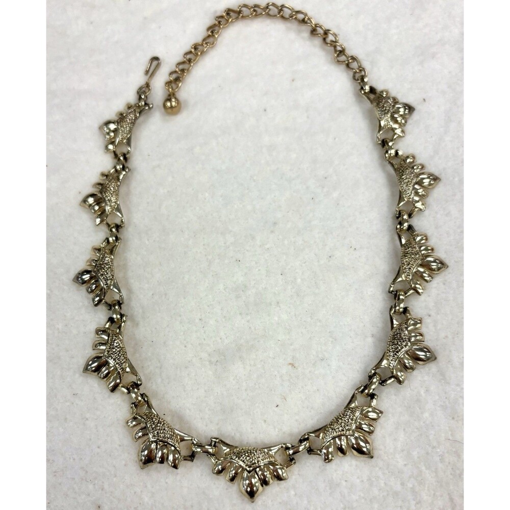 Vintage CORO Gold Tone Textured Leaf Link Collar Necklace 18” Signed Adjustable